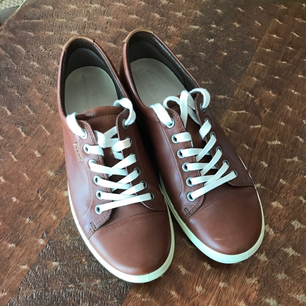 Ecco tennis shoes